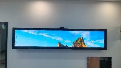 智慧校園再升級！中億?？萍紴槲錆h交通職業(yè)學院打造55寸3×3觸摸拼接屏展示墻