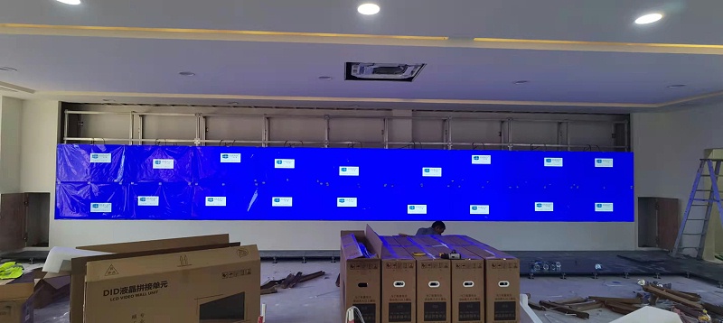 微信圖片_20中億睿55寸1.8mm拼接屏亮相廣東廣州東區(qū)水質凈化廠項目安裝現(xiàn)場211206103602