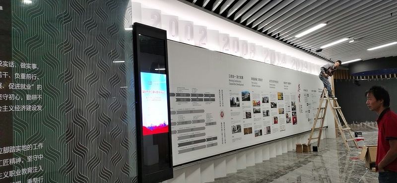 中億?；?dòng)滑軌屏為重慶市輕工業(yè)學(xué)校打造智慧校園