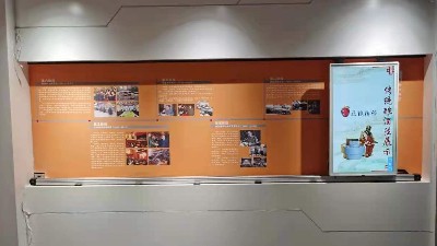 云南陸良黨群服務(wù)中心引入滑軌屏、拼接屏、一體機打造信息平臺