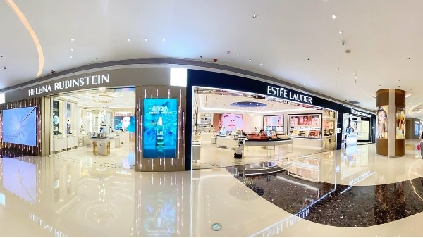 告別傳統(tǒng)海報(bào)！新一代廣告機(jī)如何用AI撬動(dòng)千億營(yíng)銷市場(chǎng)